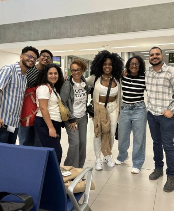 Grupo de bolsistas do Programa de Mobilidade Acadêmica Internacional Abdias Nascimento embarca para Portugal